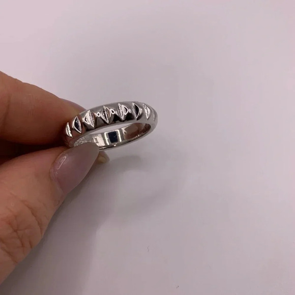 🖤 Lia Sophia silver tone ring size  11 - Picture 3 of 3